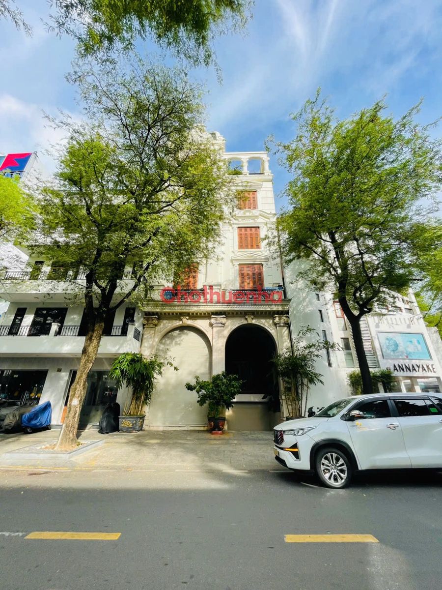 Cho thuê nhà nguyên căn MT đường Nguyễn Văn Thủ, Phường Đa Kao, Quận 1.