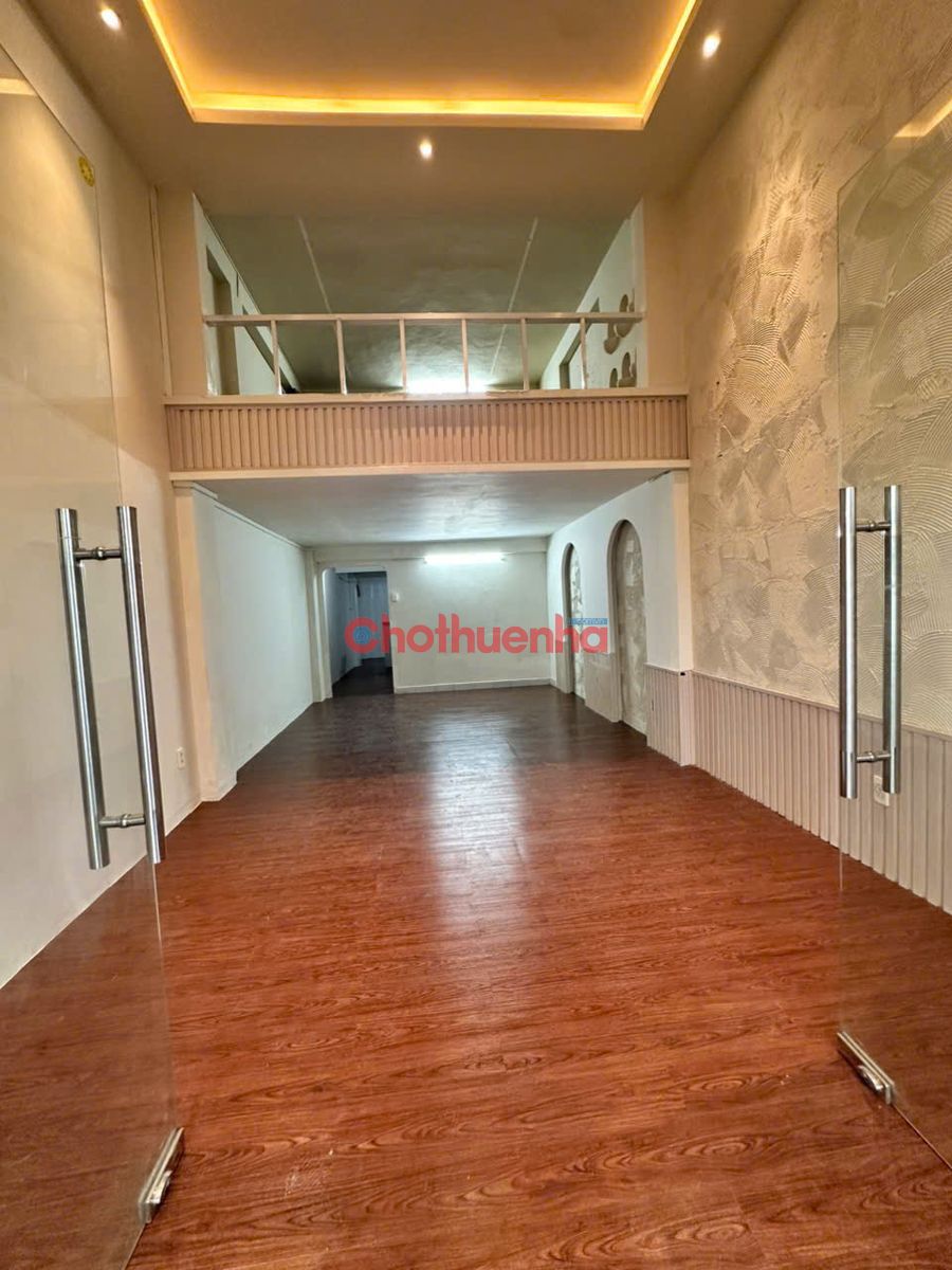 CHO THUÊ NHÀ MẶT TIỀN ĐƯỜNG 3/2, QUẬN 10. TRỆT 2 LẦU ST. VỈA HÈ 2 LÀN XE MÁY