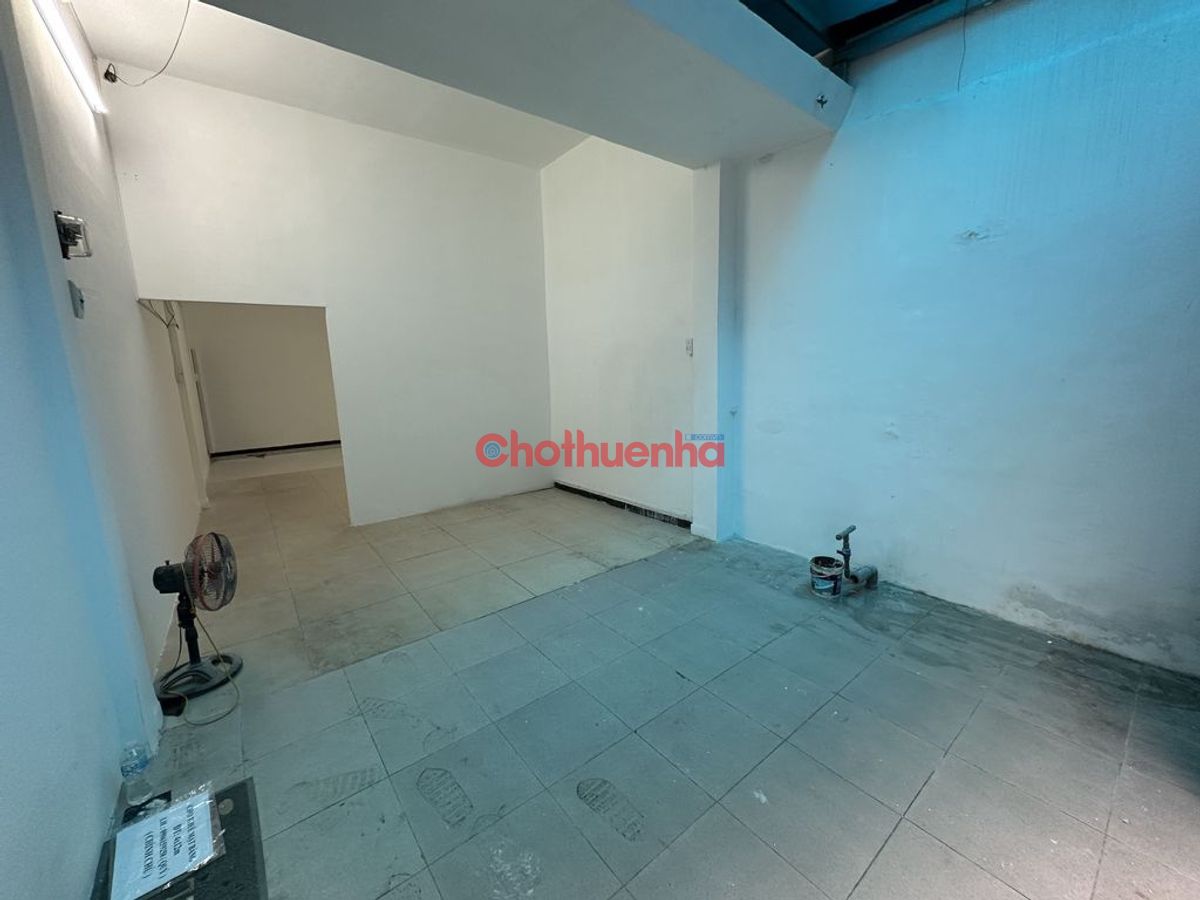 Cho thuê mặt bằng trung tâm quận 10  đường Nguyễn Tri Phương- Lối đi hoàn toàn riêng biệt