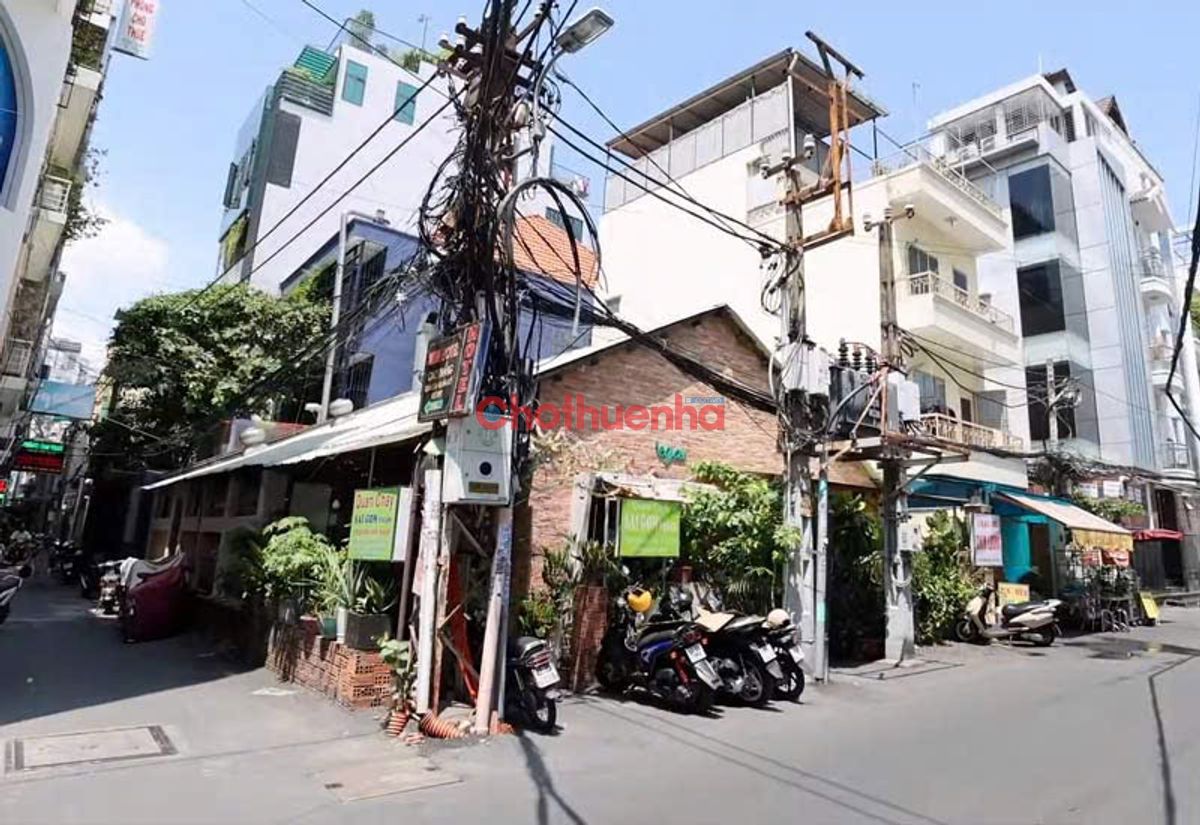 Cho thuê căn góc Võ Văn Tần, Phường 5, Quận 3. Diện tích khủng 15x12m