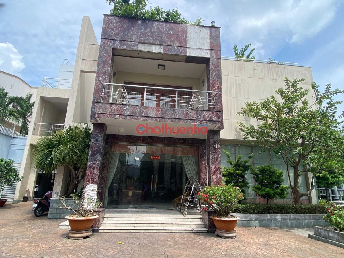 Cho thuê nhà biệt thự 1000m2 đường Dân Chủ, Phường Hiệp Phú, Quận 9