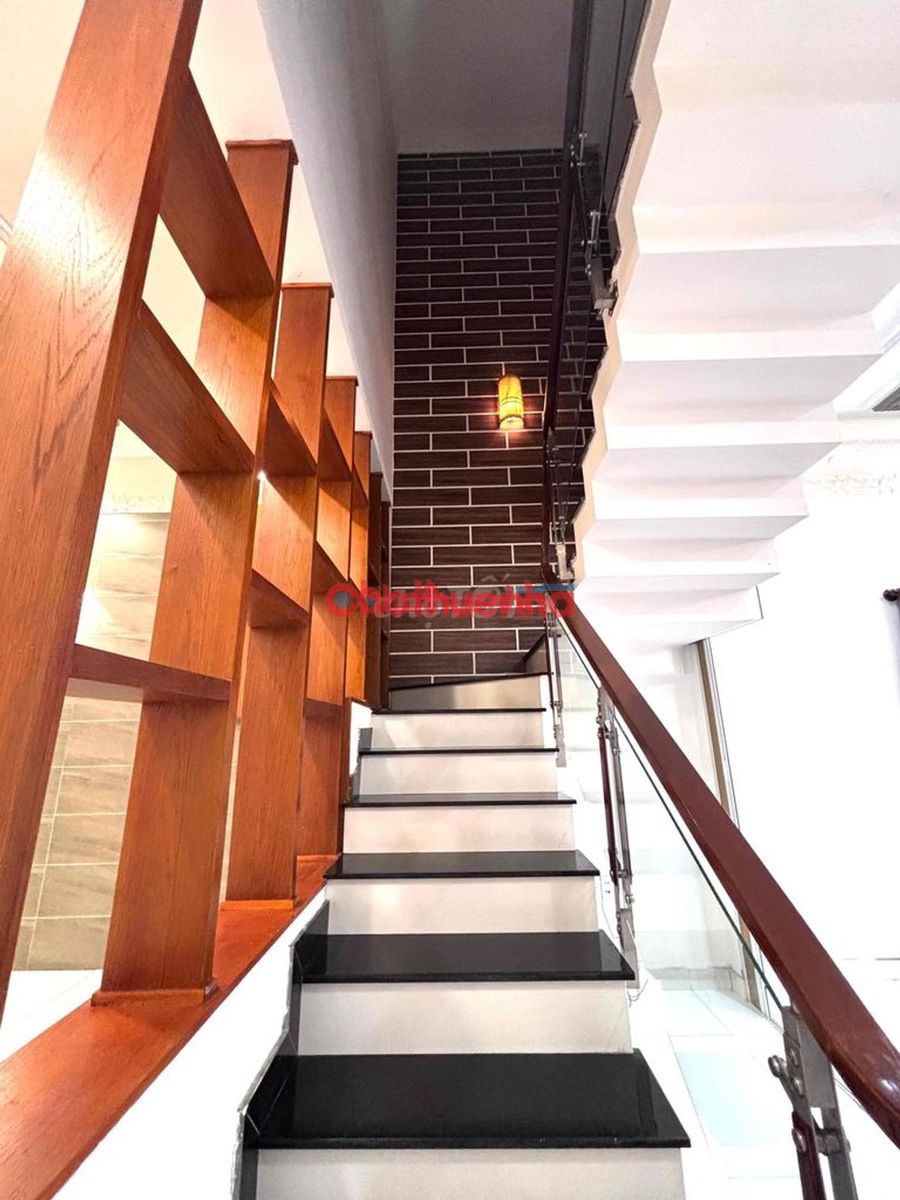 Cho thuê nhà nguyên căn Đường số 51 Phường 14, Quận Gò Vấp 5PN 3 WC