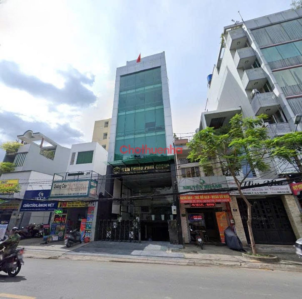 Cho thuê tòa nhà Trương Công Định, Phường 14, Quận Tân Bình - có hầm, thang máy, pccc