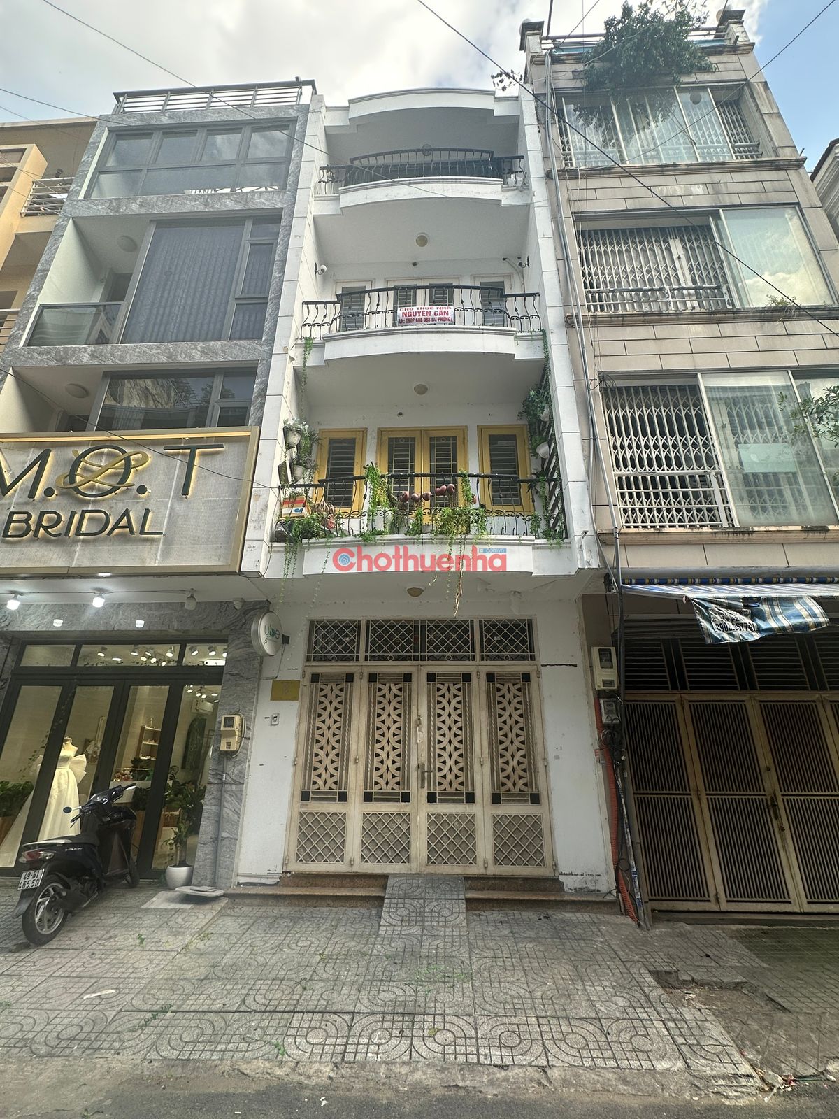 Cho thuê nhà mặt tiền Hoa Hồng, P.7, Q.Phú Nhuận - ngang 4m dài 20m, 4 tầng