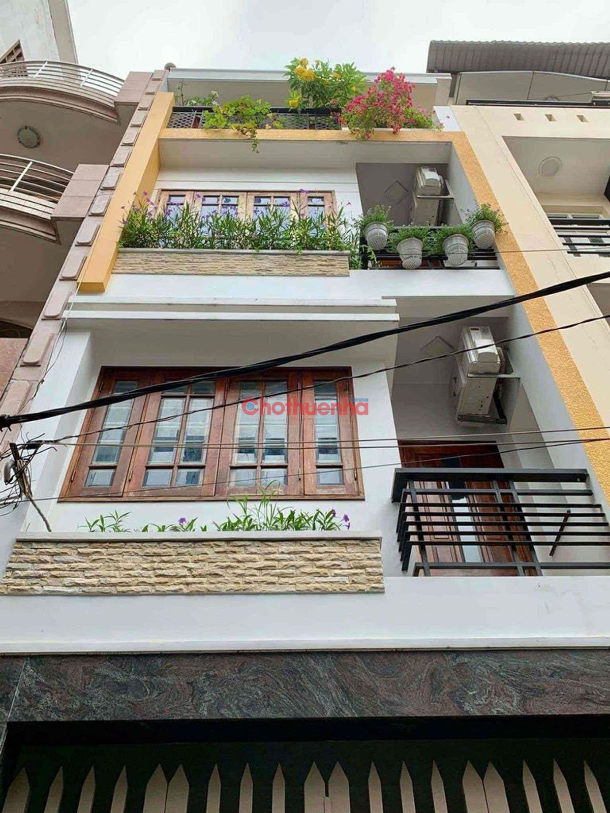 Cho thuê nhà nguyên căn Đường Nguyễn Tiểu La, Phường 5, Quận 10.