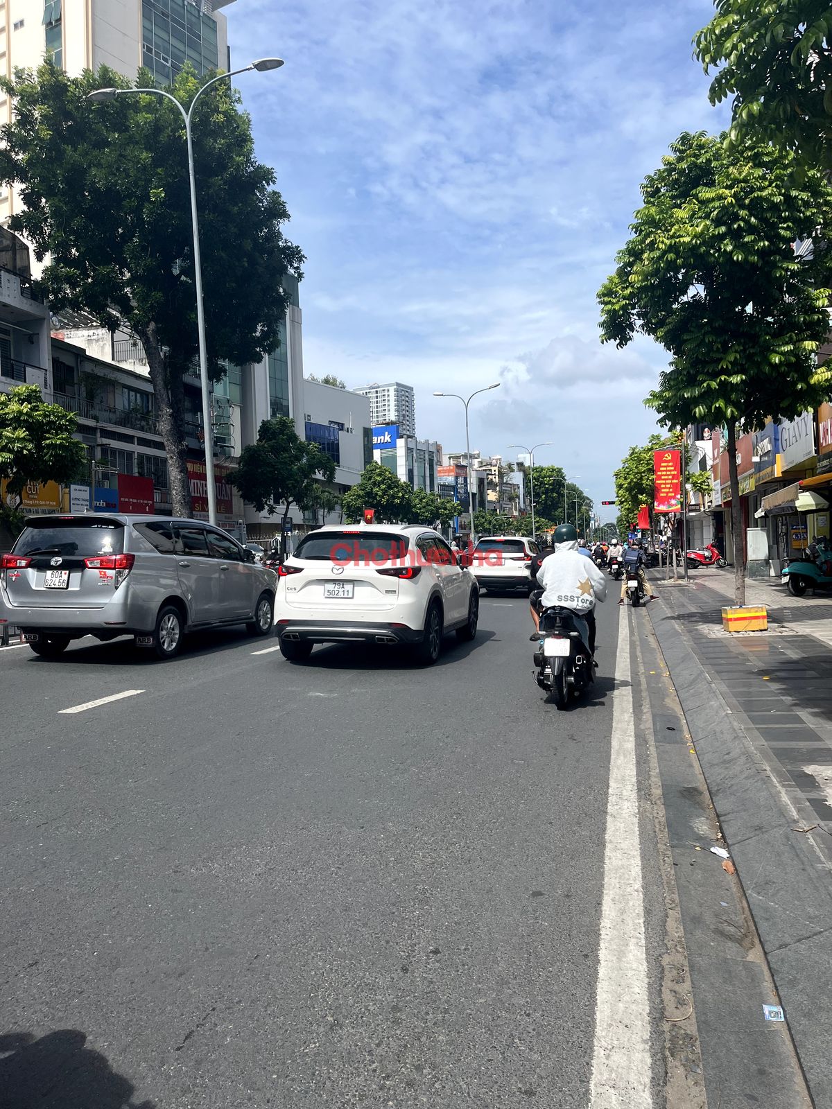 Cho Thuê Nhà Mặt Tiền 3/2, Q.10 – Ngang 4,5m, Kết Cấu 1 Trệt 2 Lầu Trống Suốt