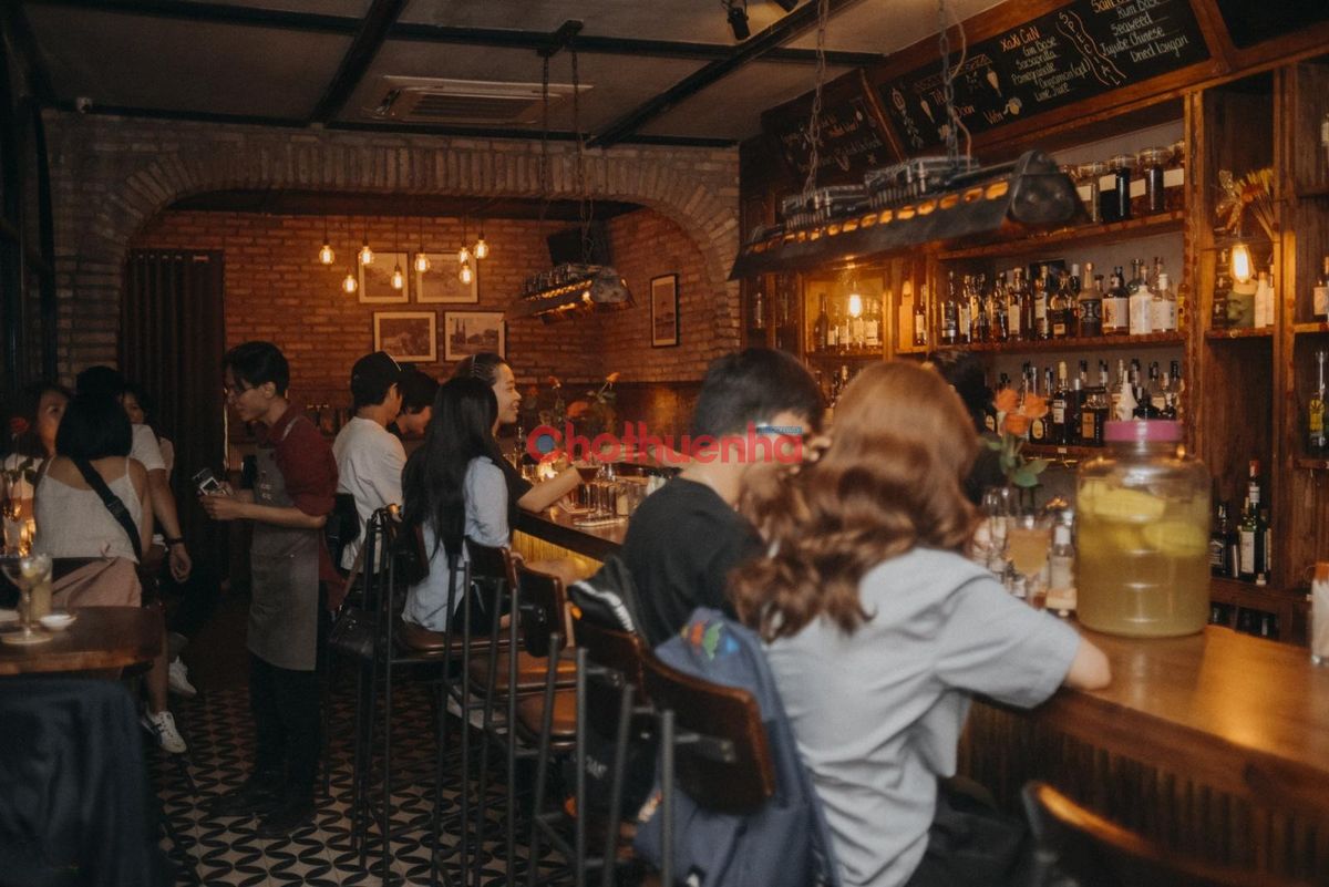 Sang quán bar đường Phạm Viết Chánh, Phường 19, Bình Thạnh.