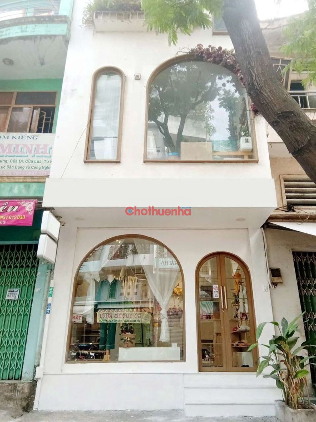 Cho thuê nhà mặt tiền Đỗ Tị Lời,Quận 3. Nhà đẹp ốp kính - giá chỉ 15 triệu/tháng.