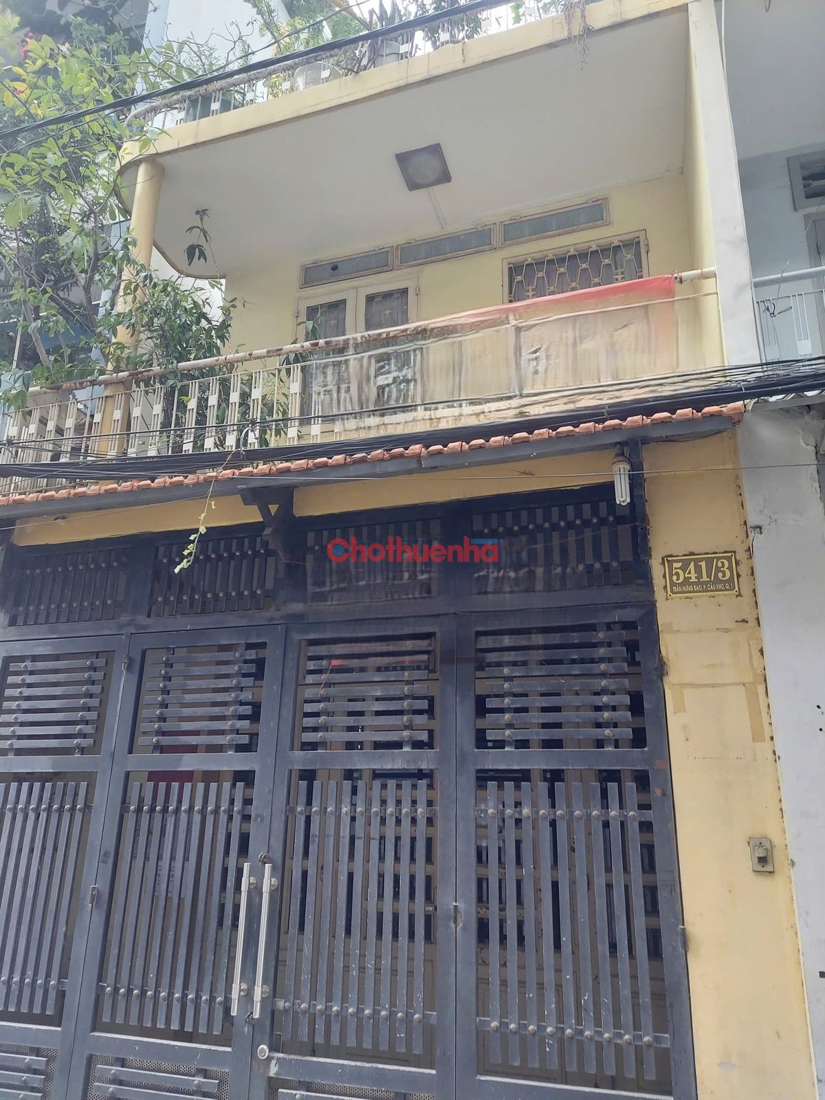 Cho thuê nhà hẻm xe hơi, Trần Hưng Đạo, Quận 1. Ngang gần 5m, giá chỉ 25 triệu.
