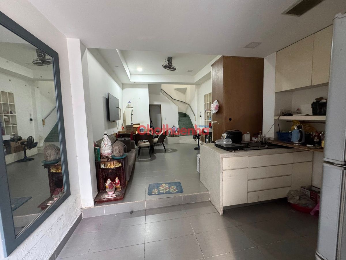 Lê Hồng Phong, Phường 10, Quận 10.