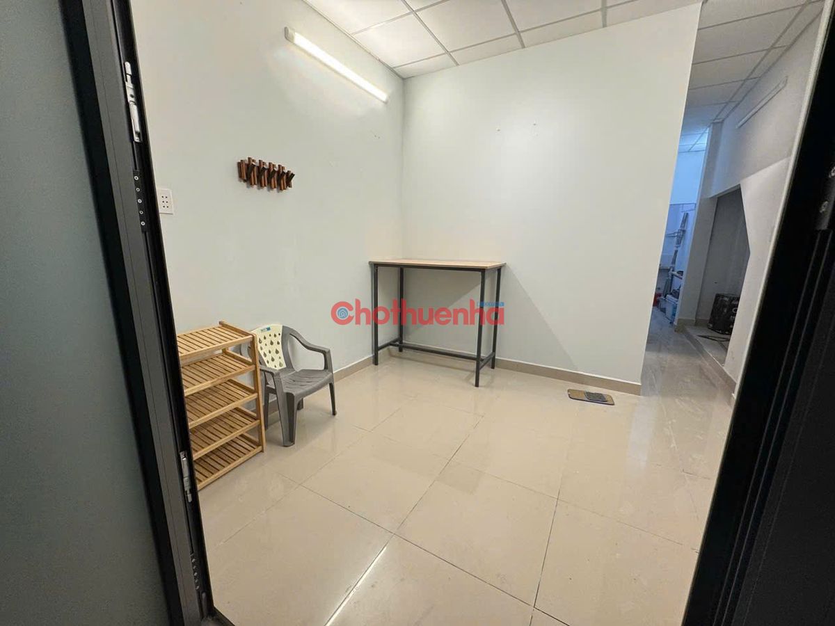 Cho thuê nhà. Yên tĩnh, thoáng mát, khoảng sân rộng,- Có máy lạnh, máy nước nóng - Thích hợp thuê để ở làm phòng livestream,...