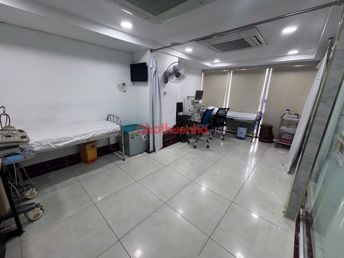 Cho thuê nhà mặt tiền đường Nguyễn Chí Thanh, Phường 12, Quận 5.