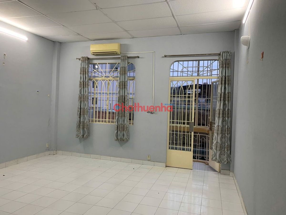 Cho thuê nhà Đào Duy Từ, Phường 17, Quận Phú Nhuận. HXH.