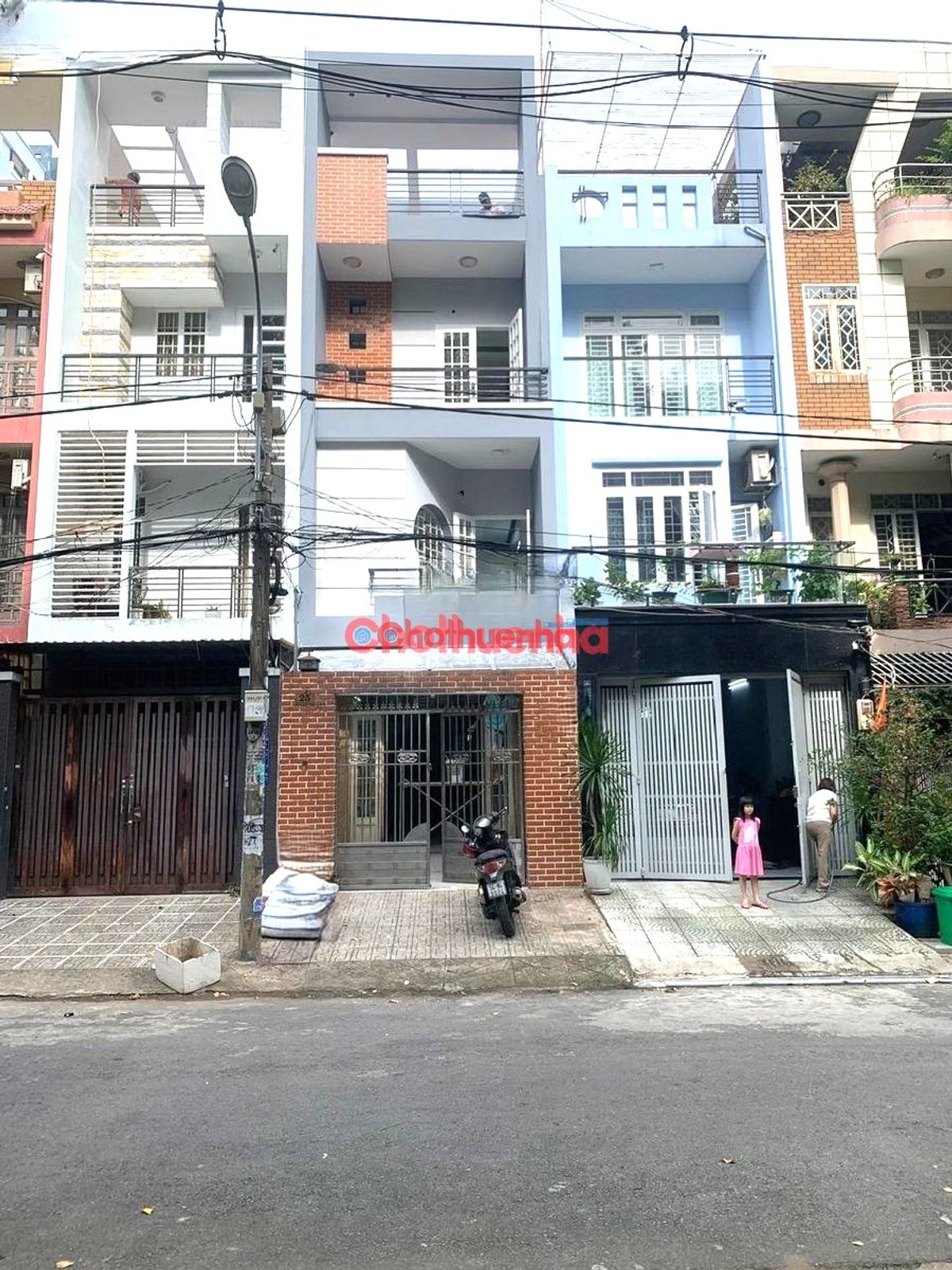 Cho thuê nhà Đường 32B, Phường Bình Trị Đông B, Bình Tân. DT 4x20 trệt 2 lầu sân thượng