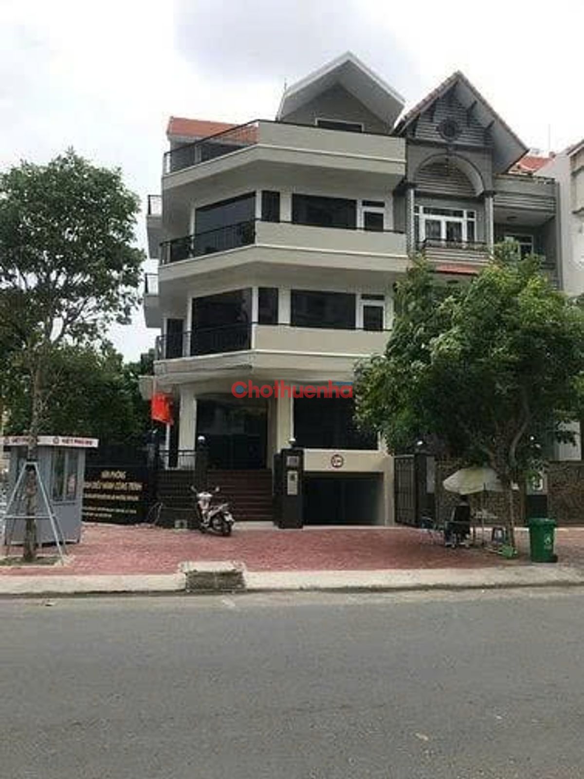 SIÊU PHẨM GÓC 2 MẶT TIỀN FULL ỐP KÍNH CHO THUÊ NGAY TRUNG TÂM QUẬN 7 - KINH DOANH TỰ DO !