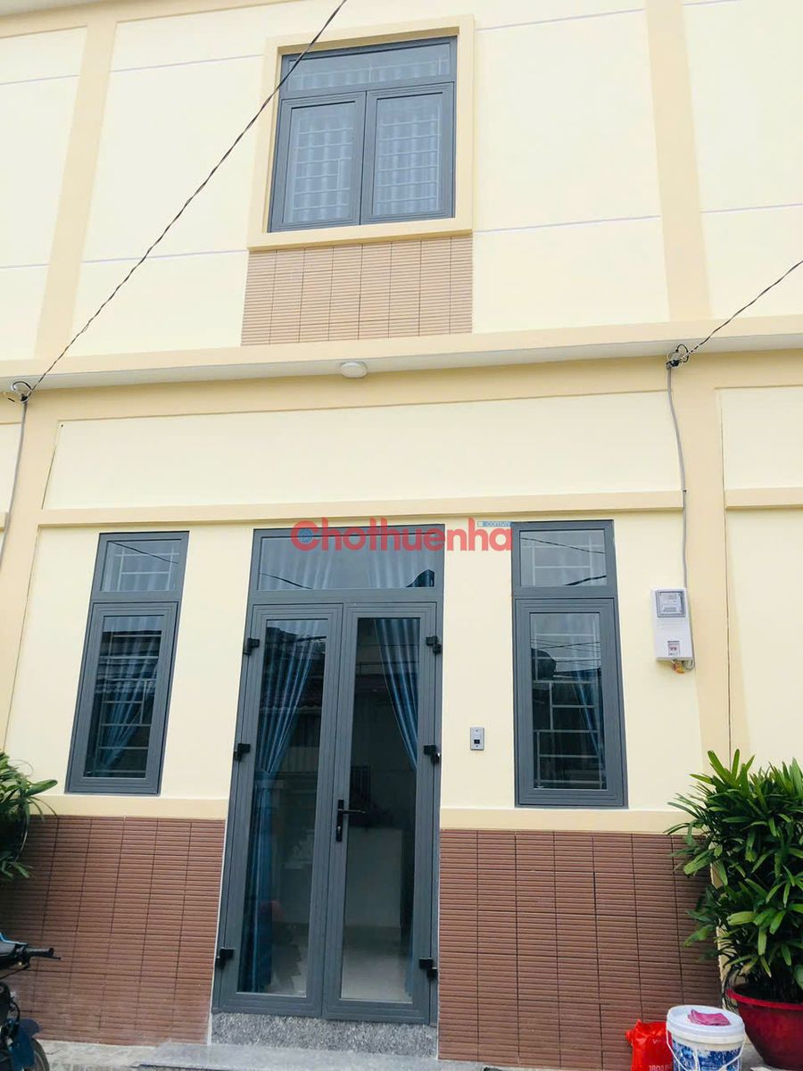  Cho thuê nhà - Khu nhà yên tĩnh, cực kỳ an ninh kế bên nhiều gia đình làm Công an, Quân đội, cao cấp, xe oto ra vào được tận cửa, trước nhà rộng rãi 2 oto có thể tránh nhau. - Thích hợp cho ở, làm văn phòng, stuido, mở lớp học..