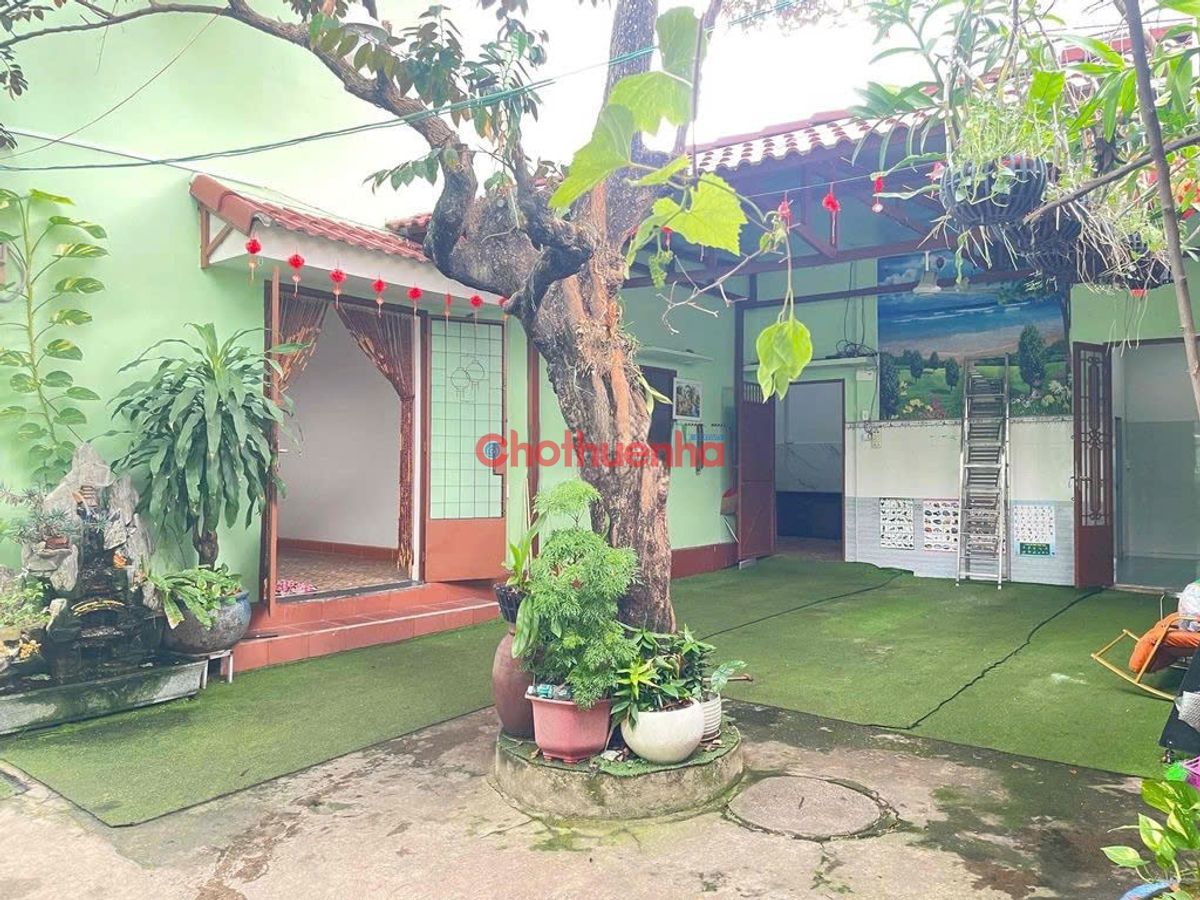 Cho thuê nhà sân vườn đường Nguyễn Phúc Chu, phường 15, Quận Tân Bình_ 12m x 15m