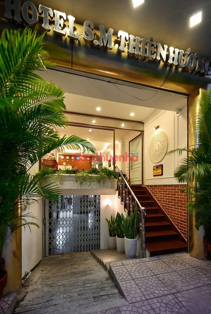 Cho thuê nhà làm CHDV, khu Hà đô, 13 phòng , thang máy , pccc đầy đủ 