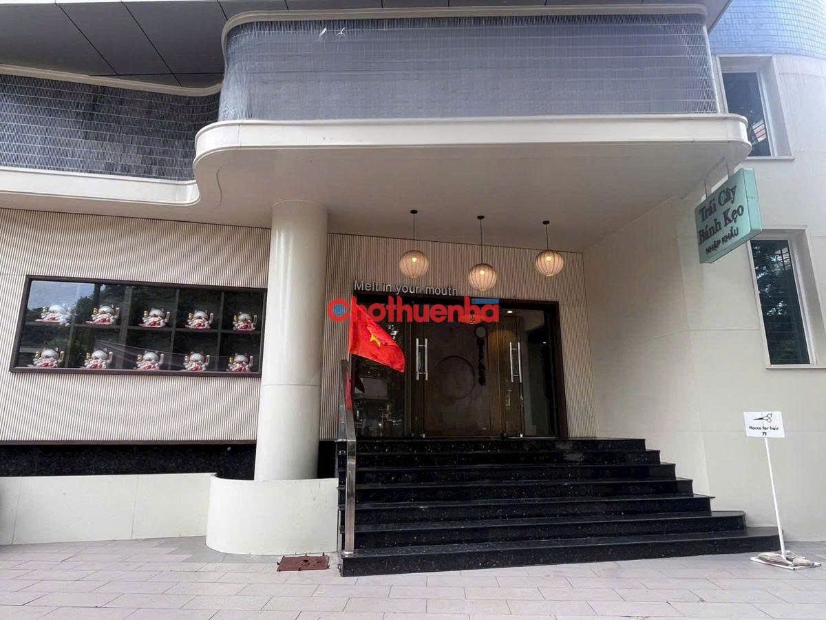 Cho thuê mặt bằng trệt – Nguyễn Du, Bến Thành, Quận 1 – Giá thuê : 39 triệu/tháng.