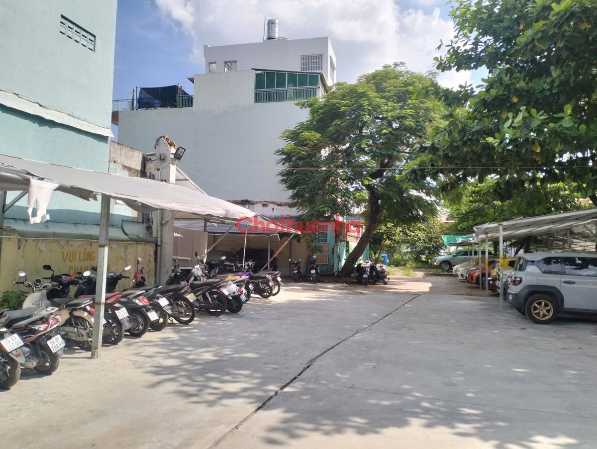 Cho thuê đất trống 3.100m2 đường Nguyễn Trãi phường Nguyễn cư trinh Quận 1- 372 triệu