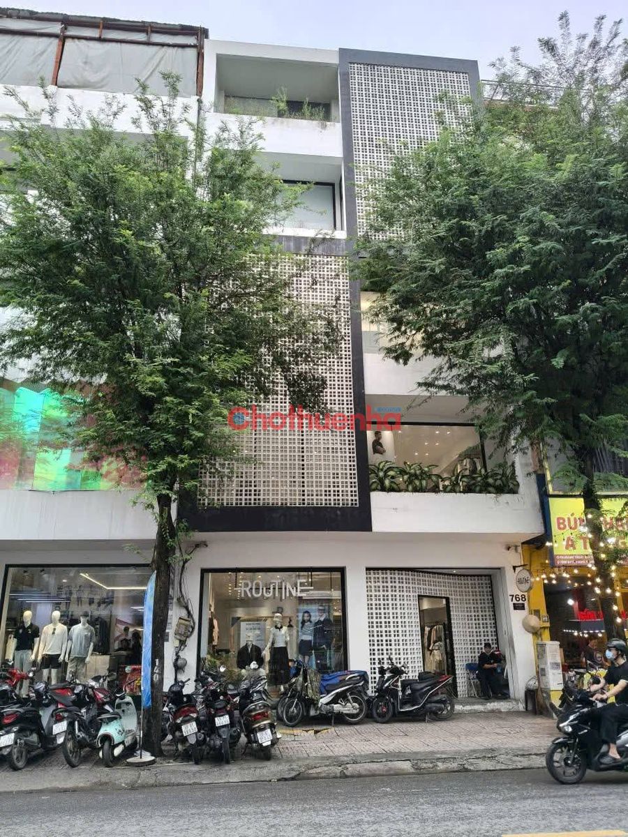 CHO THUÊ NHÀ MẶT TIỀN ĐƯỜNG SƯ VẠN HẠNH, QUẬN 10 - CÓ THANG MÁY, PCCC - NGANG 8M