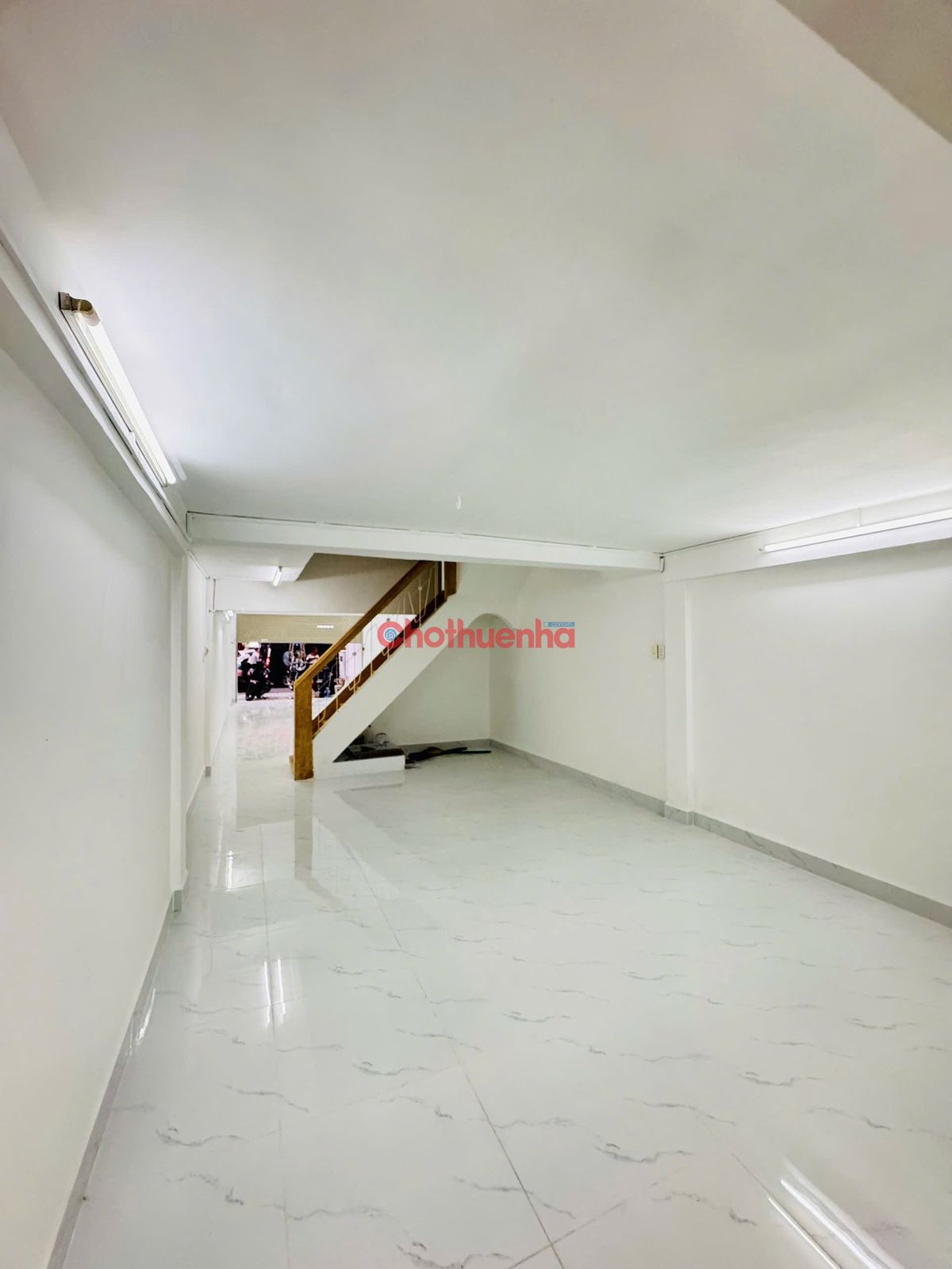 CHO THUÊ NHÀ MẶT TIỀN MỚI ĐẸP - ĐINH TIÊN HOÀNG - QUẬN 1