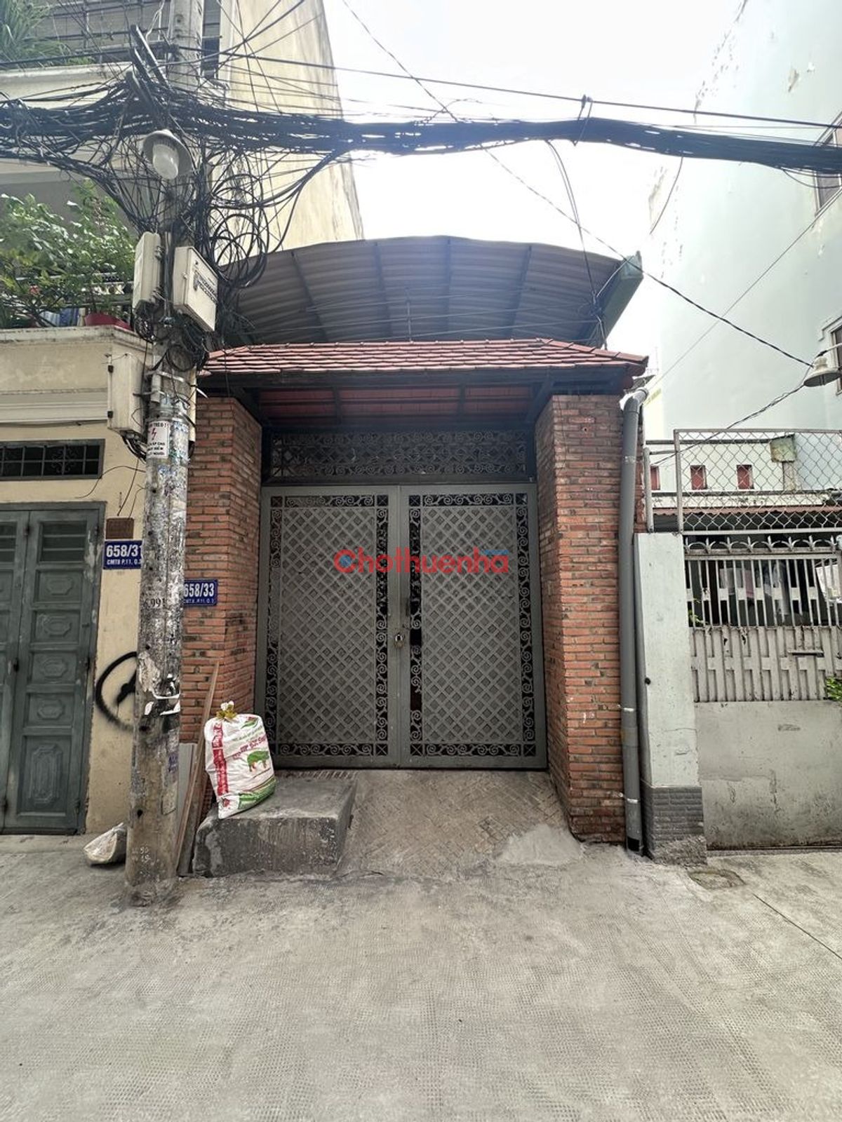 Cách Mạng Tháng 8, Phường 11, Quận 3 ngay khu ngân hàng và văn phòng .