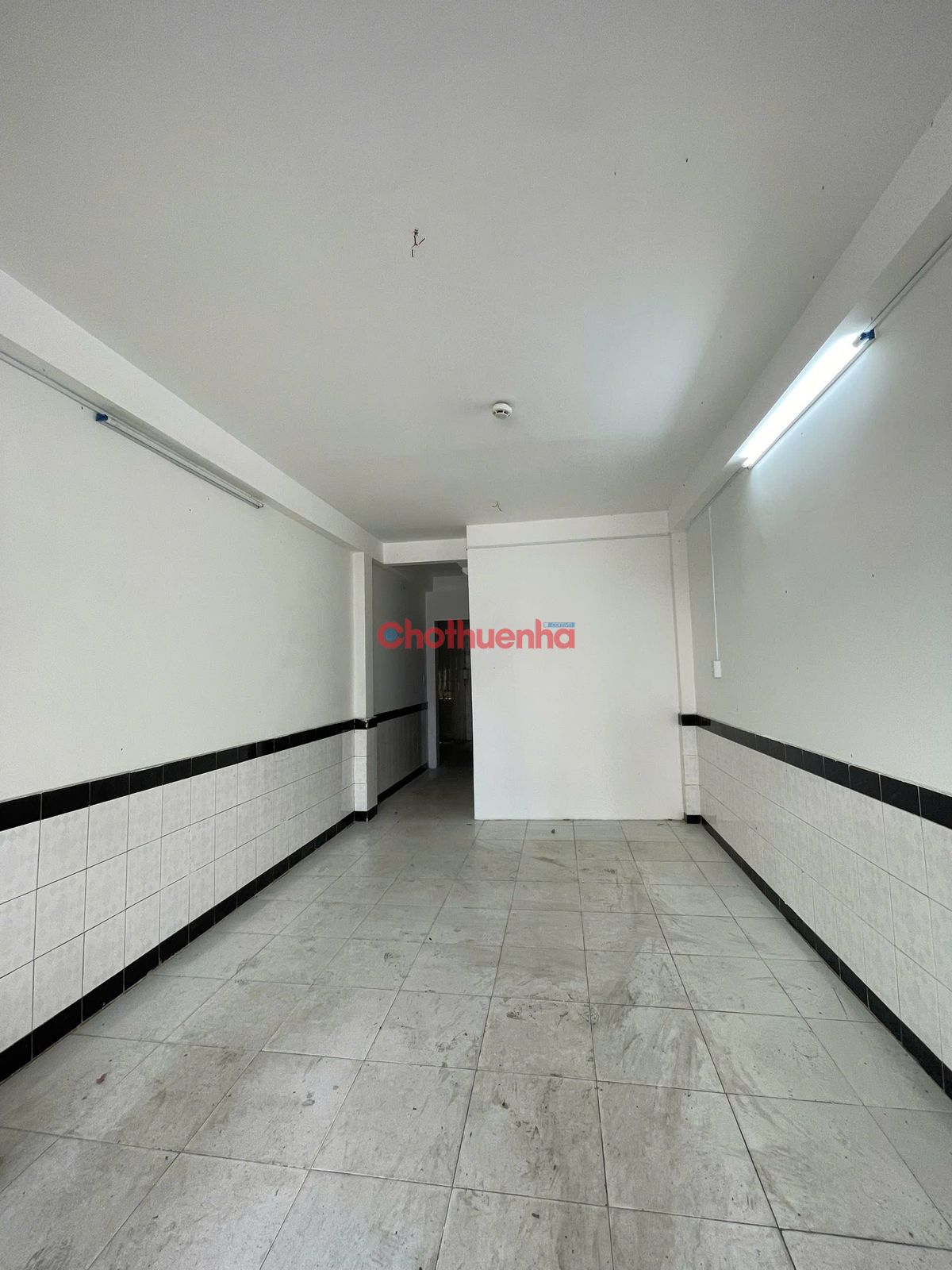 Cho thuê nhà làm CHDV, 9 phòng , 10wc + mặt bằng kinh doanh , mặt tiền Đường Ngô Quyền, Quận 10.