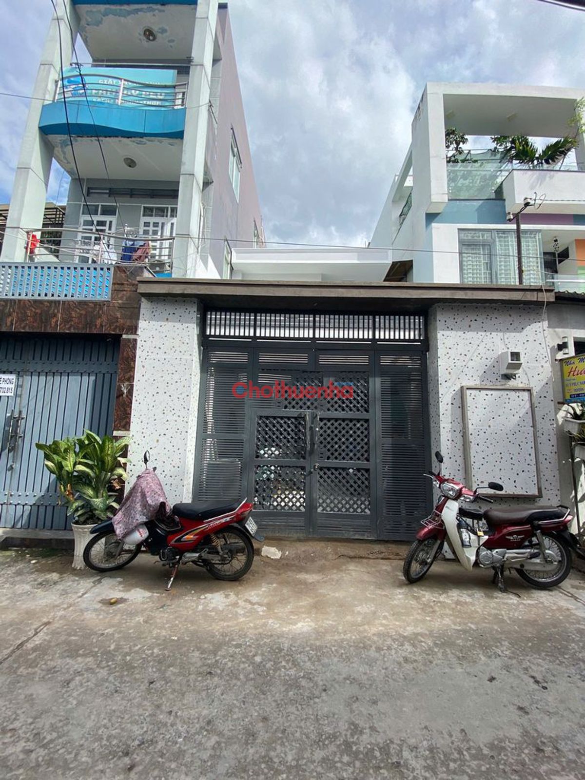 Vũ Tùng, Phường 2, Quận Bình Thạnh_ 200m2 - Hẻm xe hơi_ 4 phòng riêng biệt_