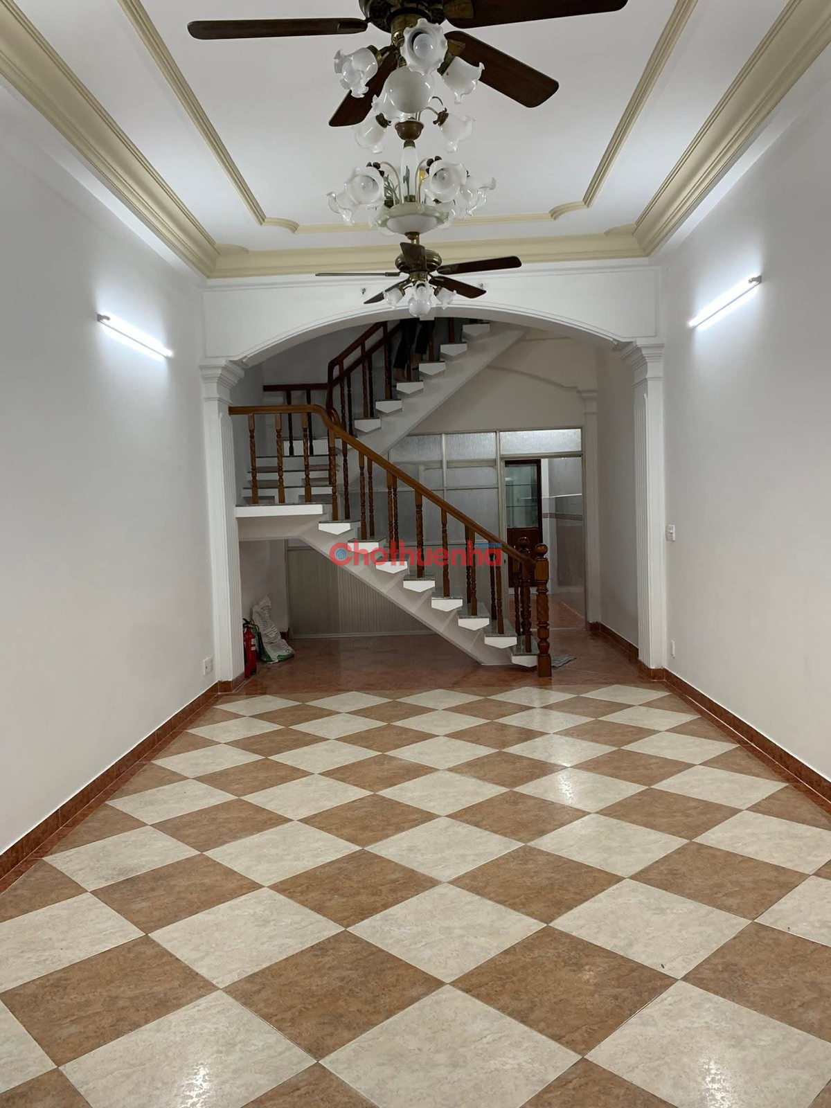 CHO THUÊ NHÀ NGUYỄN TRỌNG TUYỂN, PHƯỜNG 1, TÂN BÌNH – HẺM XE TẢI – 4PN – GIÁ 35 TRIỆU