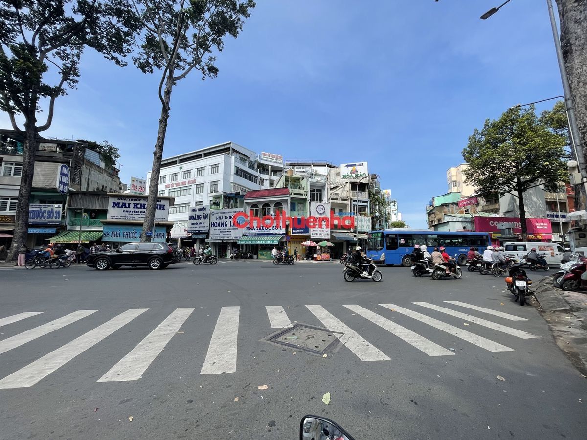 Cho thuê nhà mặt tiền Nguyễn Duy Dương quận 10 - Mặt tiền rộng 14,5m