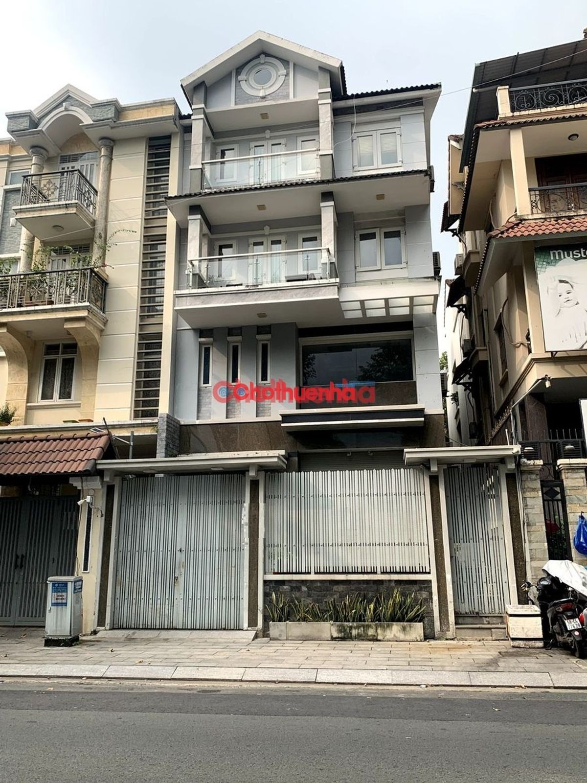 Mặt tiền Hoa Phượng. Phường 2, quận Phú nhuận_ Ngang 8m x Dài 15m