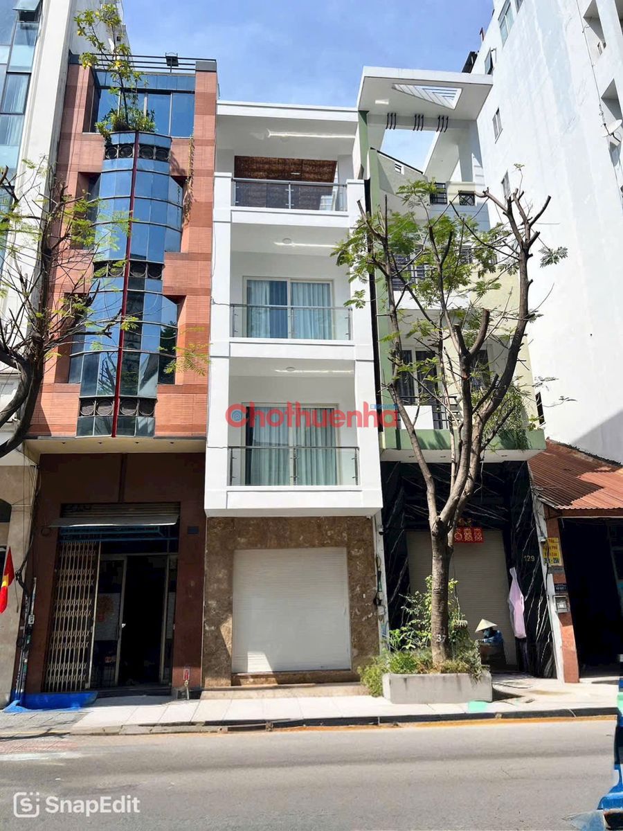 Nhà nguyên căn mặt tiền Calmette, Phường Bến Thành, Quận 1.