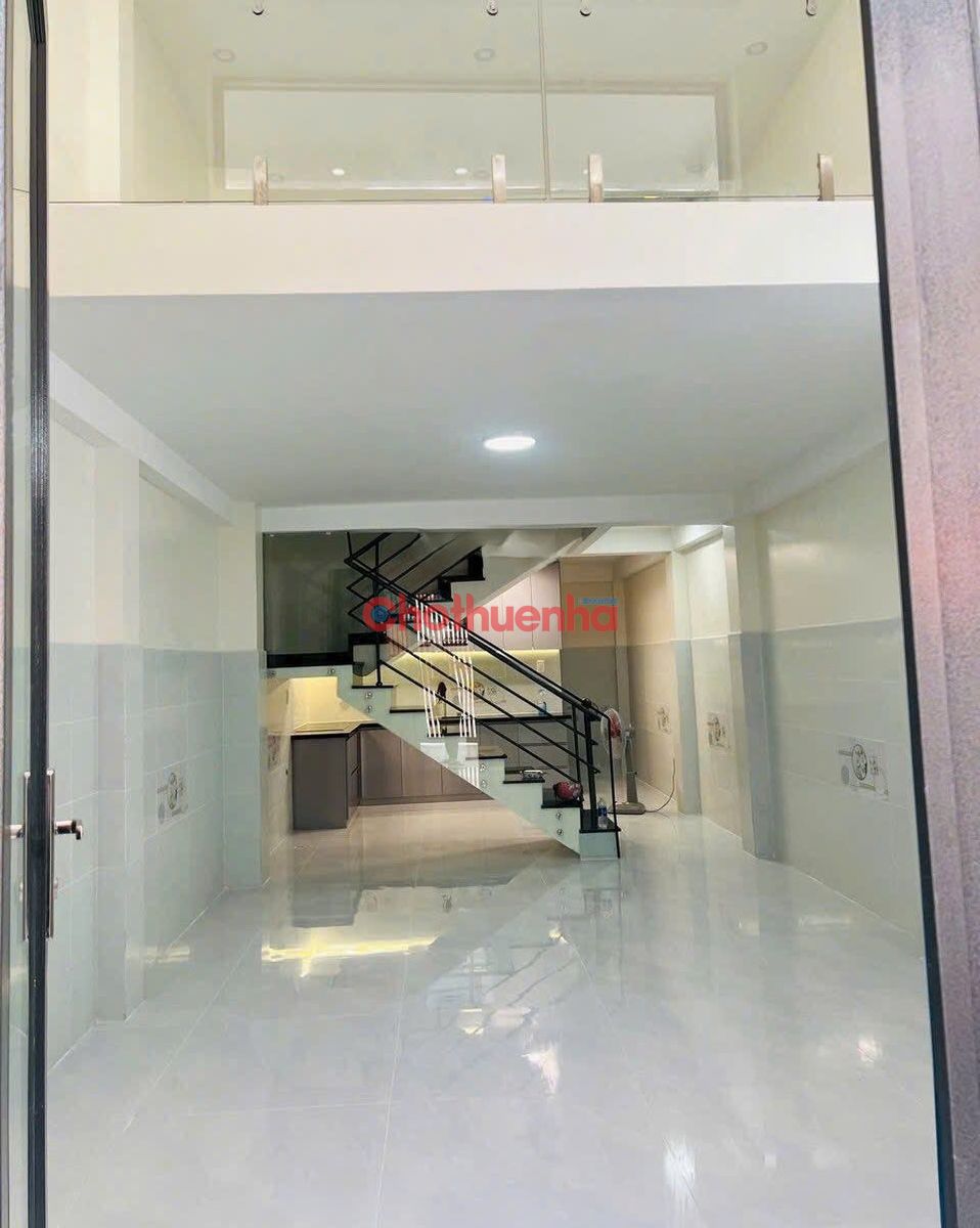 Cho thuê nhà NHÀ MỚI ĐẸP Mặt Tiền Lạc Long Quân, Phường 10, Quận Tân Bình. - DT : 4x15m, 1 trệt 1 lửng 2 lầu sân thượng