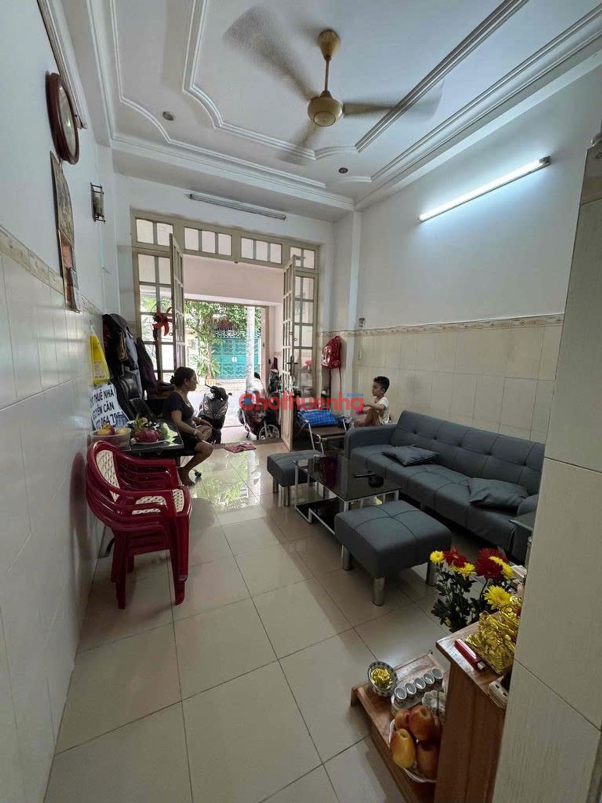 Thuê nhà Nguyên Căn Lê Niệm Tân Phú