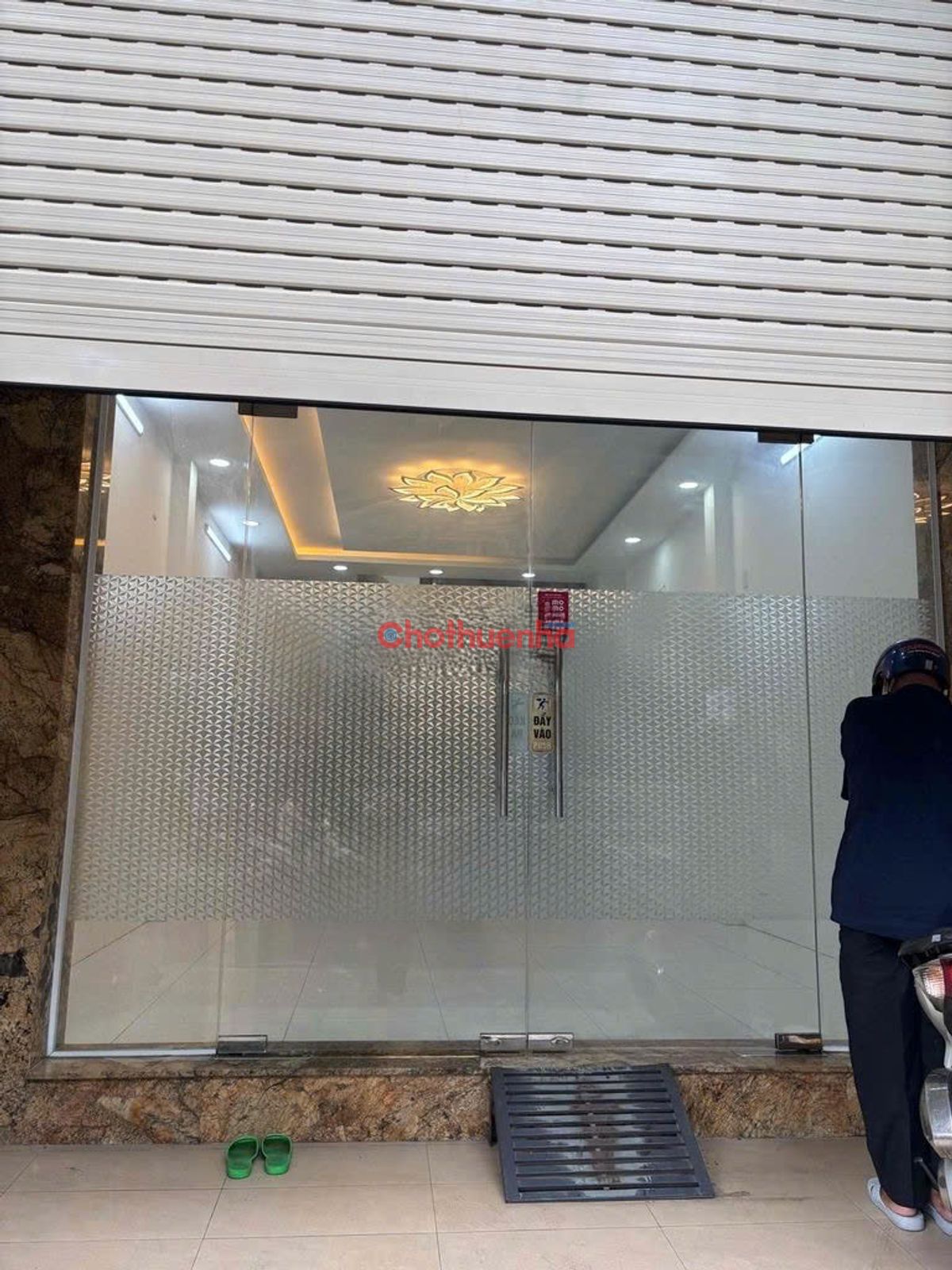 cho thuê nhà mặt tiền Trung Tâm Quận Tân Phú - thích hợp làm showroom - Spa