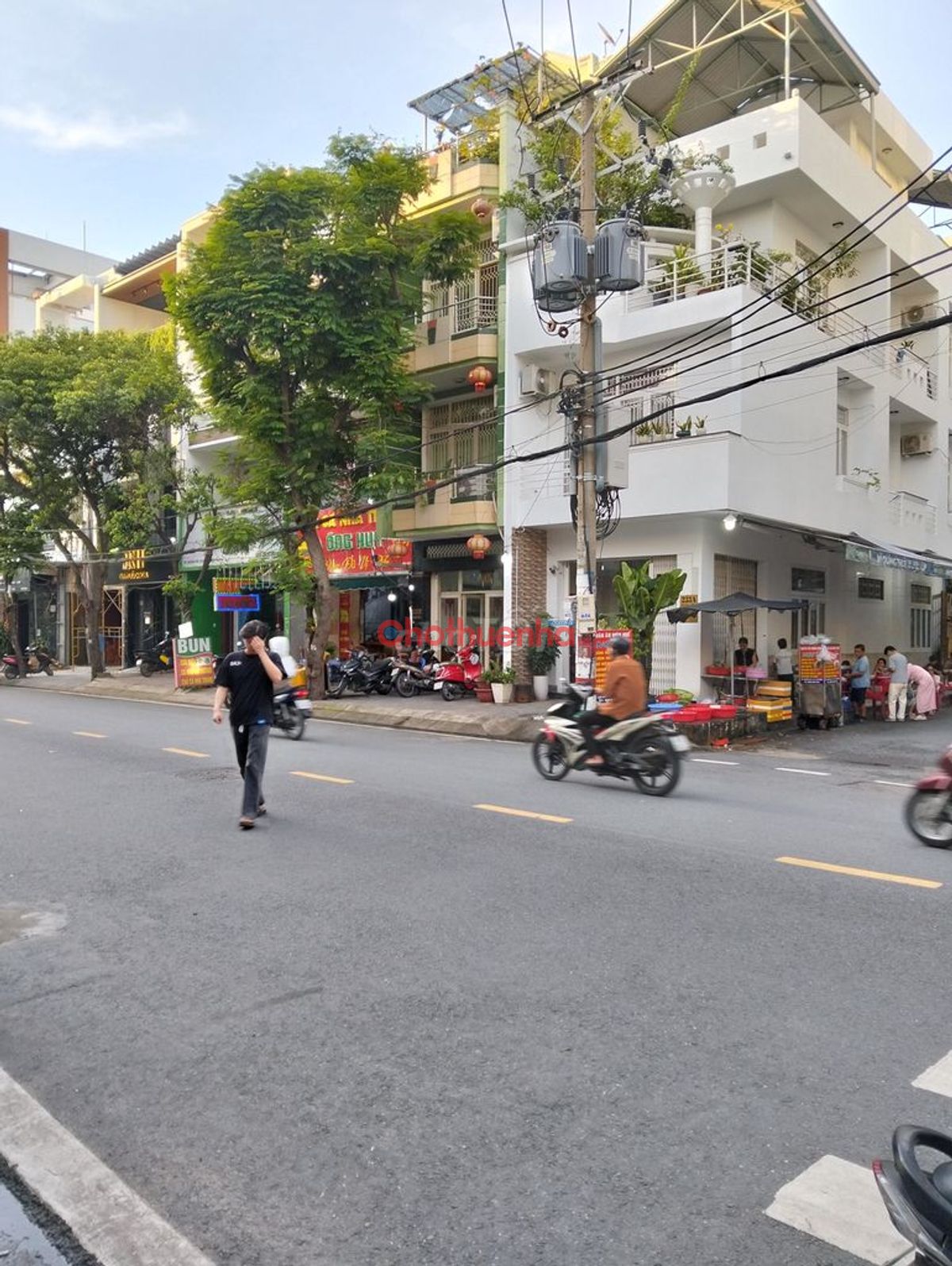  Cho thuê mặt bằng mặt tiền Đường Phạm Văn Bạch, P.15, Q. Tân Bình.