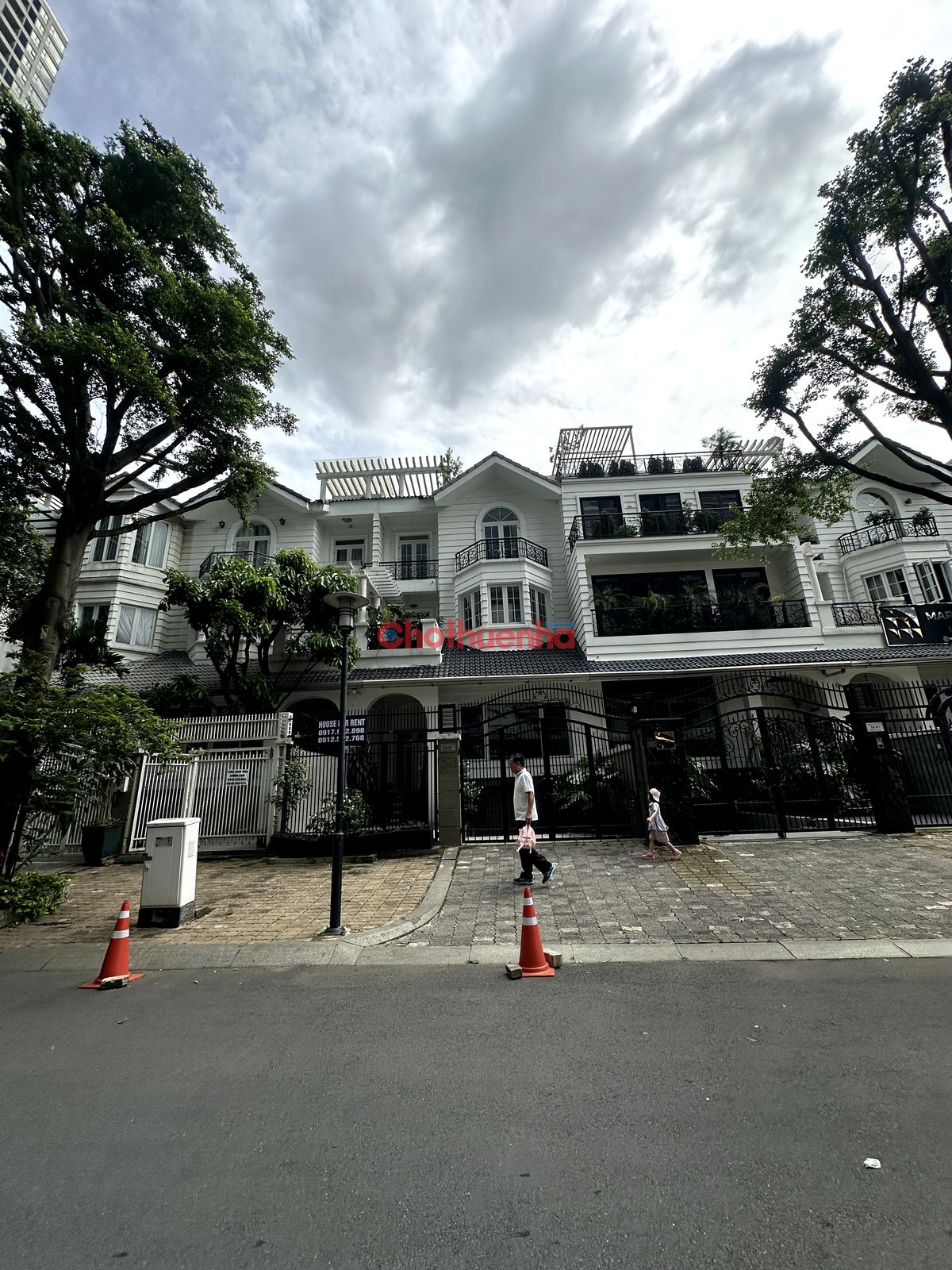 Cho thuê nhà đường D1, Phường 22, Quận Bình Thạnh ( khu biệt thự Saigon Pearl).