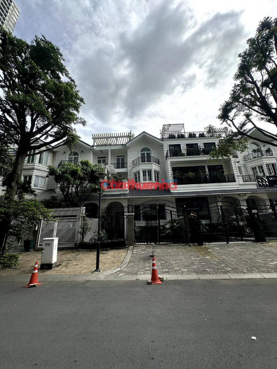 Cho thuê nhà mặt tiền đường D1, Phường 22, Quận Bình Thạnh - khu biệt thự Saigon Pearl.