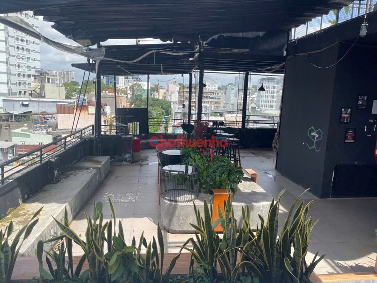 CHO THUÊ SÂN THƯỢNG – Trung Tâm Quận 1, View Thành Phố Tuyệt Đẹp 🌆