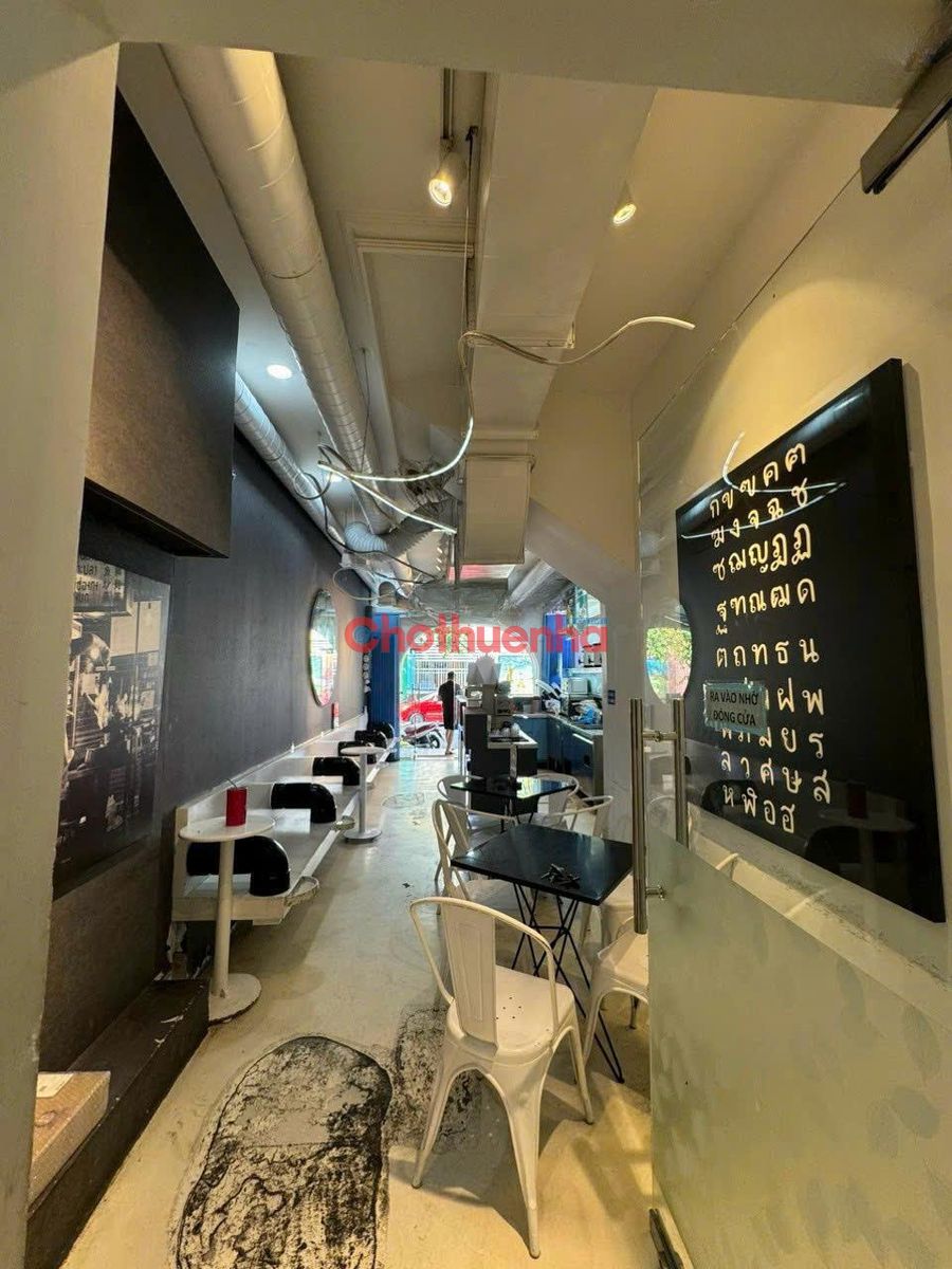 Cho Thuê Nhà Mặt Tiền, 6 Phòng Ngủ. Đường Bàu Cát 2, Phường 14, Quận Tân Bình.