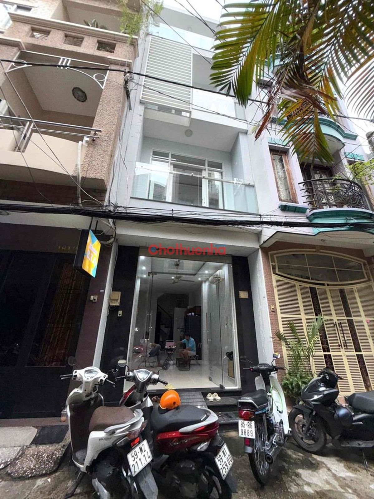 CHO THUÊ NHÀ MỚI ĐẸP QUẬN 10 - 3PN CẦU THANG CUỐI - HẺM XE HƠI