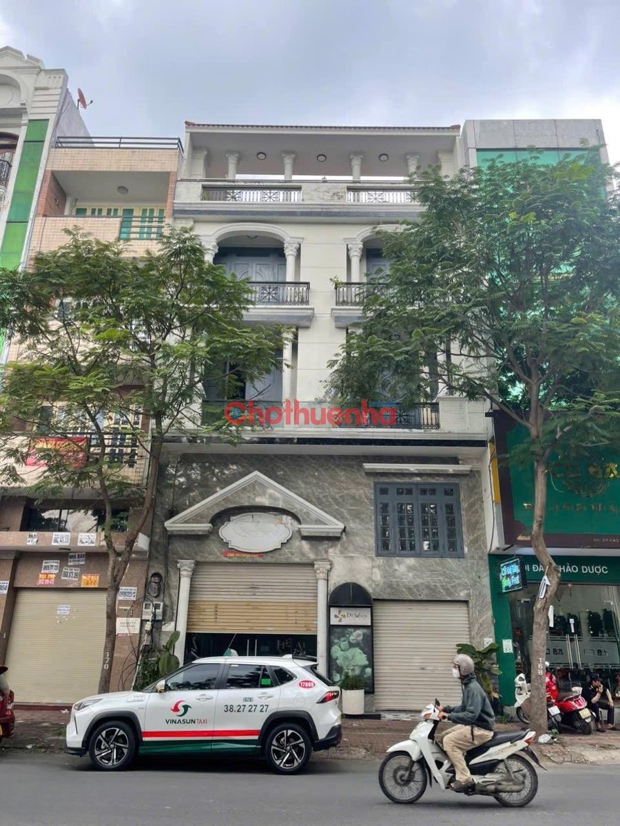 Cho thuê nhà mặt tiền đường Cao Thắng, Phường 12, Quận 10 - ngang 8,6m dài 15,5m 