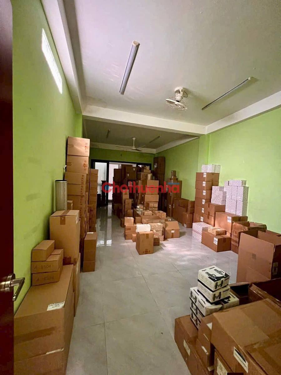 Cho thuê nhà mặt tiền nguyên căn có hầm, Thang máy  số 10 Tạ Uyên, Quận 5