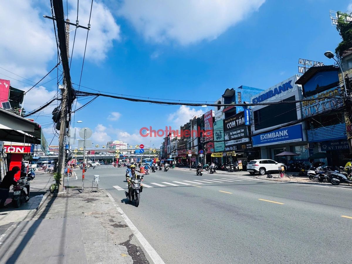 Cho thuê nhà mặt tiền Lê Văn Việt – Vị trí vàng kinh doanh