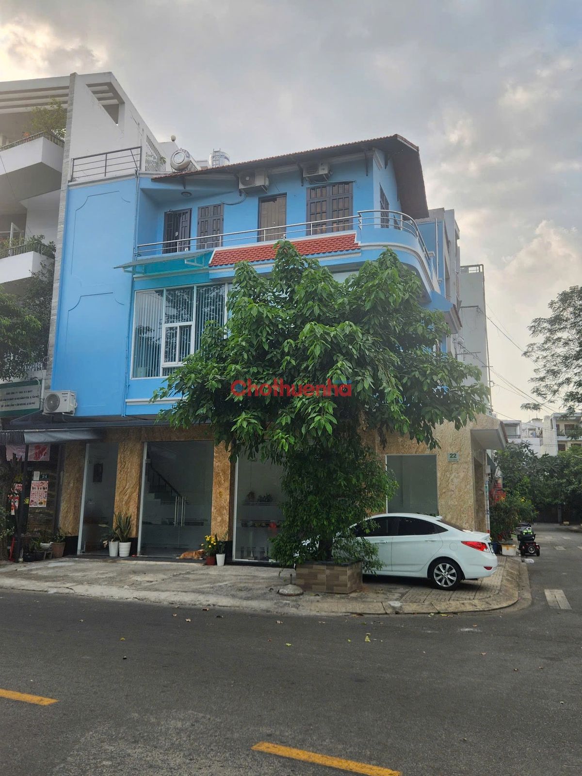 Cho thuê nhà nguyên căn góc 2 mặt tiền quận Tân Phú.