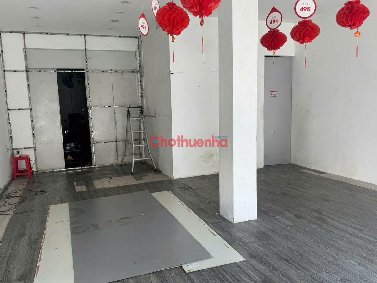 CHo thuê mặt bằng đường Cách mạng tháng 8, QUận 3 ngang 6m lối đi riêng giá chỉ 3x