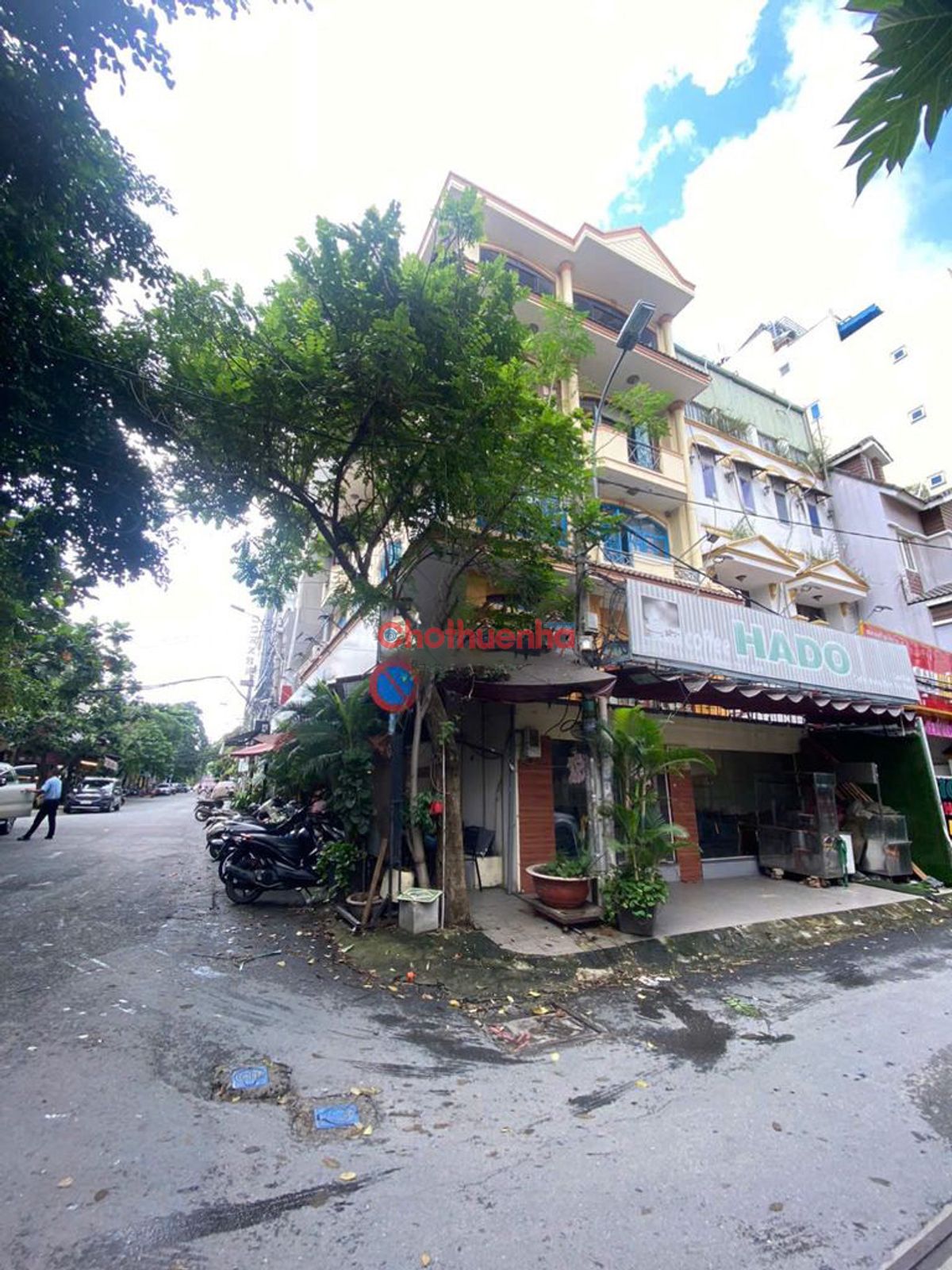 Cho thuê nhà căn góc Sư Vạn Hạnh, Quận 10. Ngang 12m, giá chỉ 50 triệu/tháng.