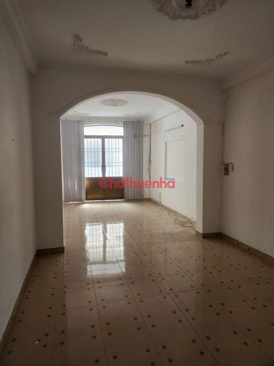 Cho thuê nhà nguyên căn Phó Đức Chính, Sài Gòn - 4x18m, 3 Tầng, 3 Phòng - gần Metro Bến Thành HXH