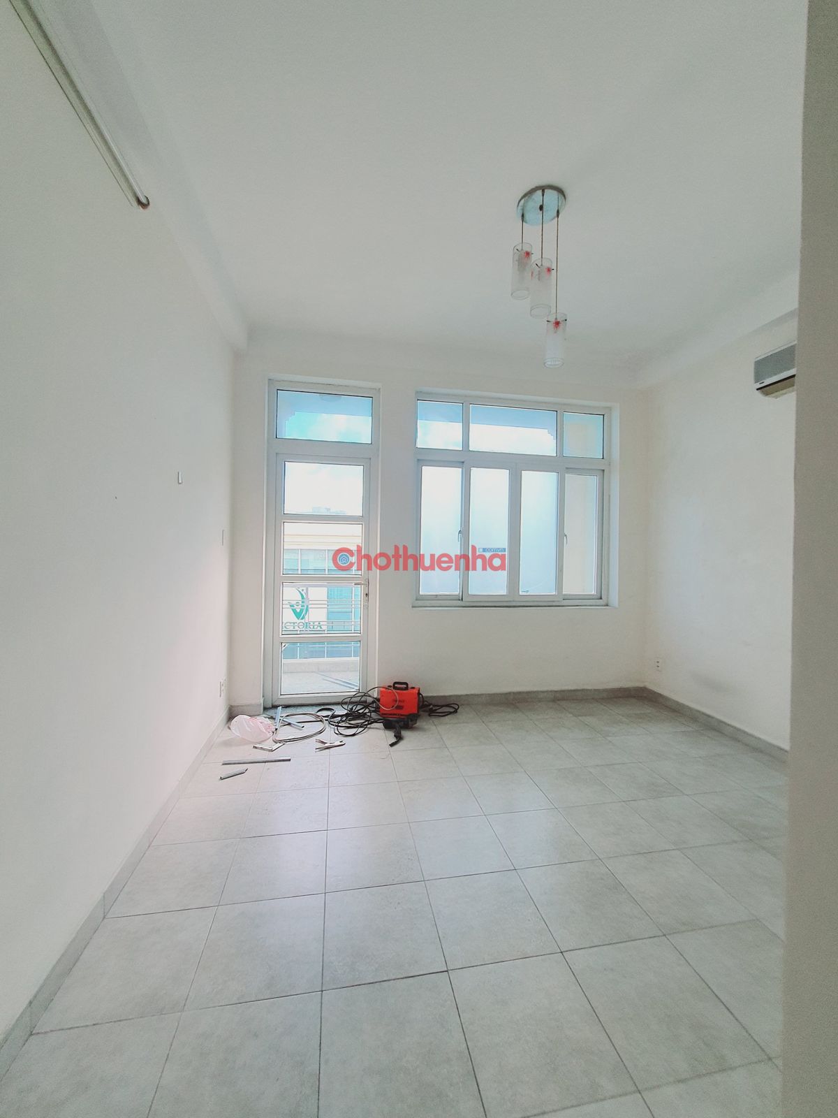 Cho thuê nhà mặt tiền kinh doanh sầm uất đường Huỳnh Văn Bánh, phường 11, quận Phú Nhuận. 